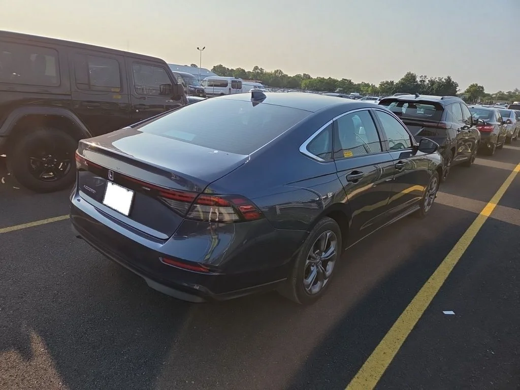 Used 2023 Canyon River Blue Metallic Honda EX image 4