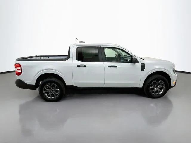 Used 2025 White Metallic Ford XLT image 8