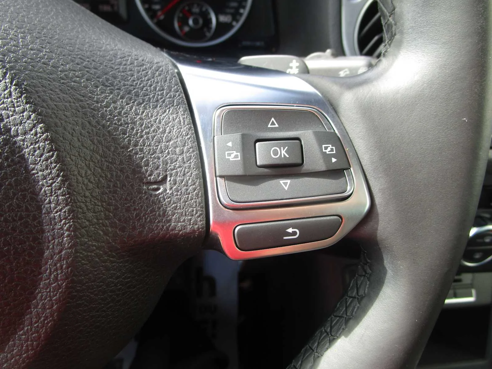 Used 2014 Pure White Volkswagen R-Line image 31