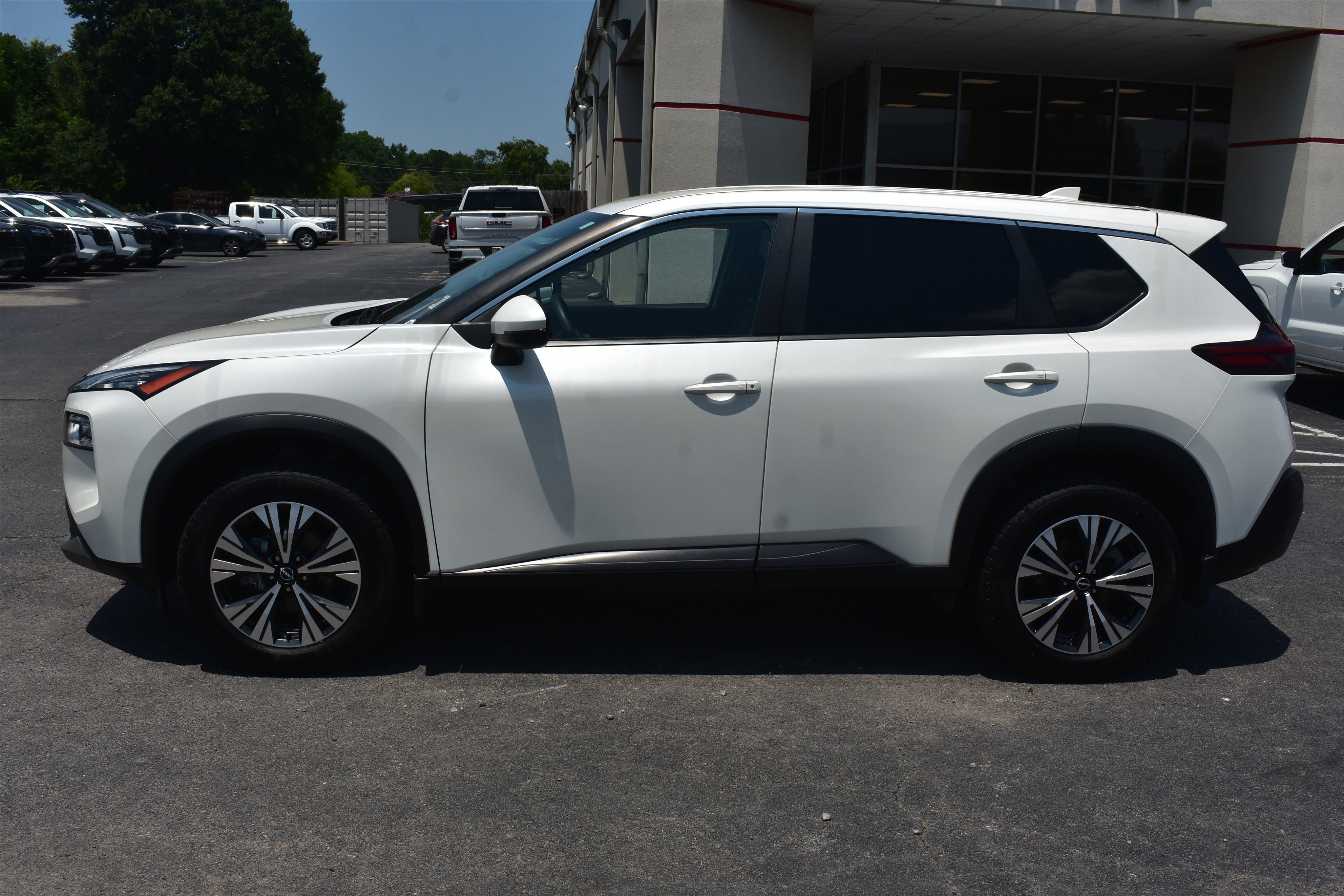 Used 2023 Pearl White Tricoat Nissan SV image 9