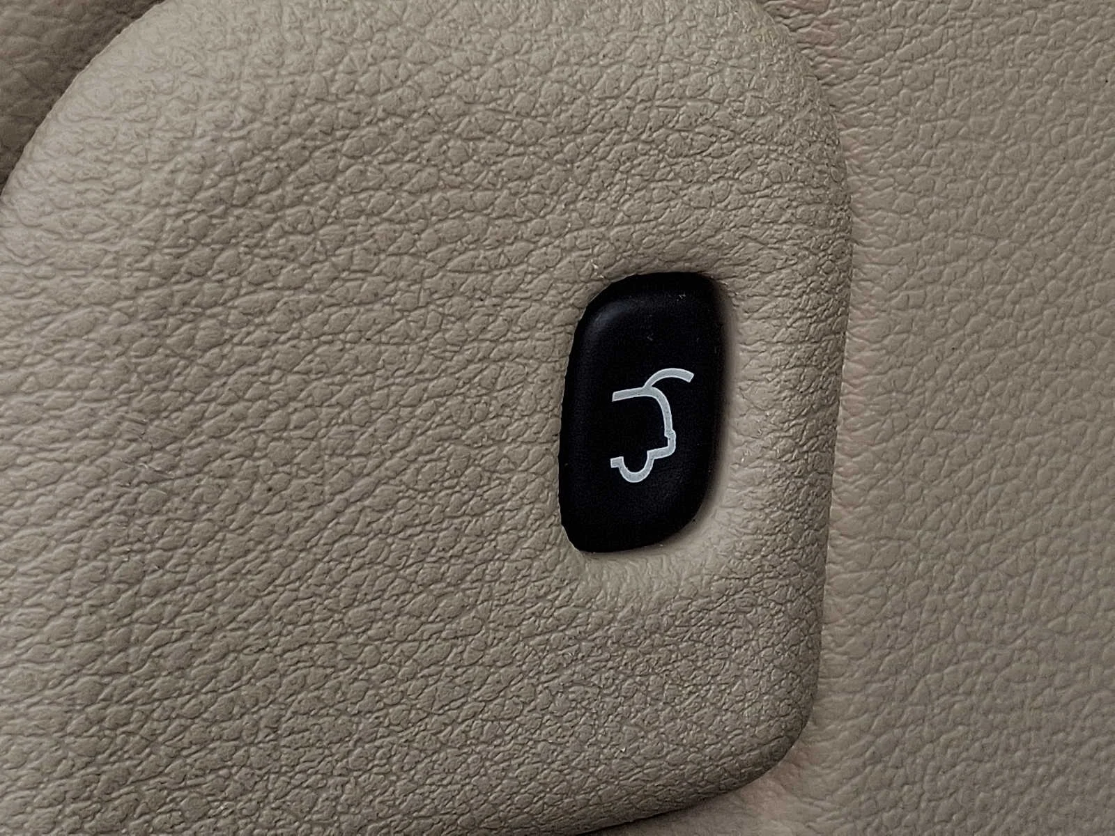 Used 2014 Cashmere Pearlcoat Jeep Limited image 31