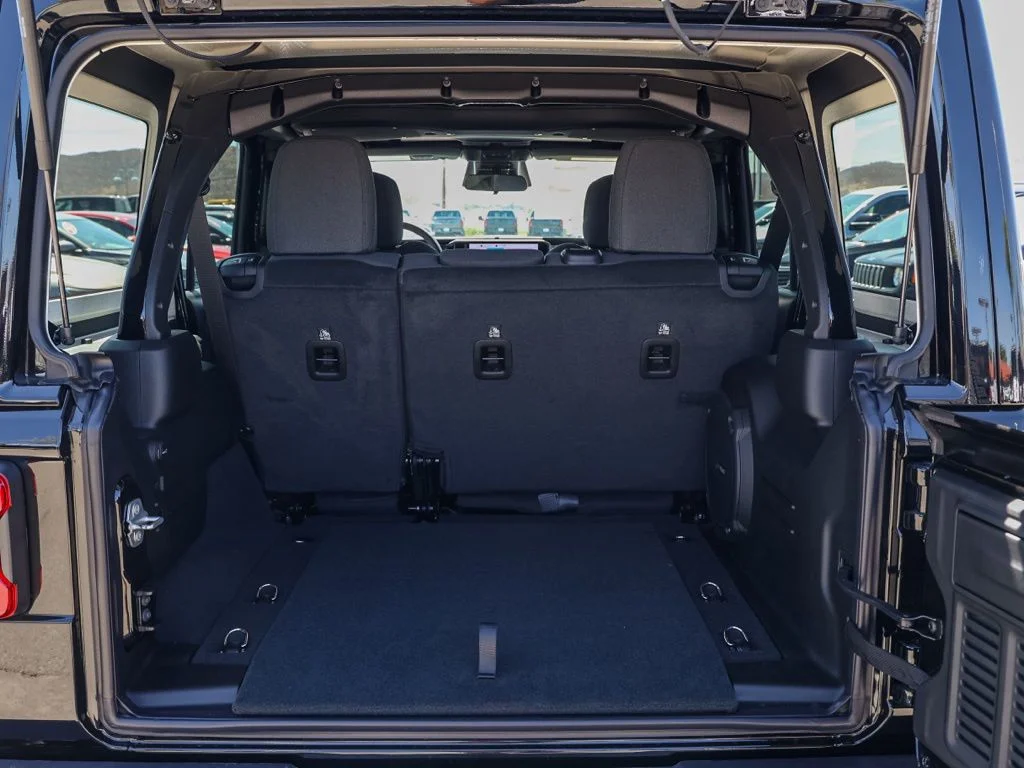 New 2026 Black Clear-Coat Exterior Paint Jeep  image 16