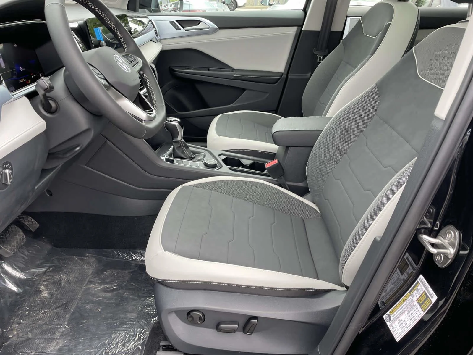 New 2026 Deep Black Pearl Volkswagen SE image 13