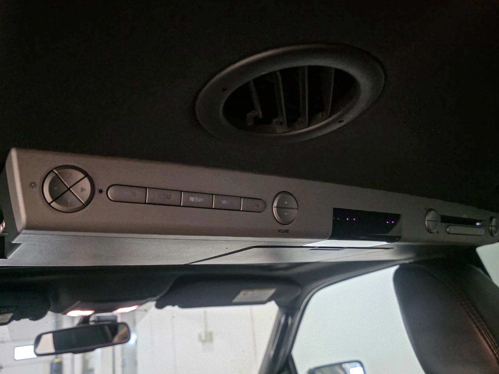 Used 2010 Tuxedo Black Metallic Lincoln Base image 25