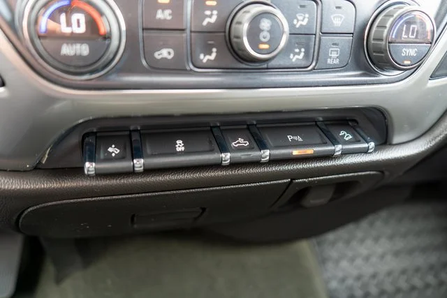 Used 2018 HAVANA METALLIC Chevrolet LT image 25