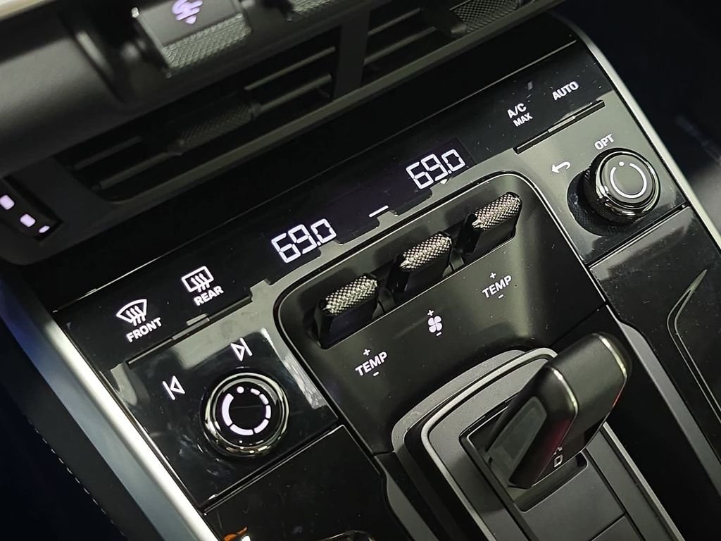 Certified Used 2025  Porsche Carrera 4 GTS image 19
