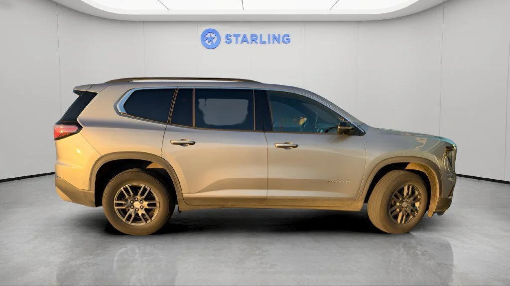 Used 2025 Sterling Metallic GMC Elevation image 3