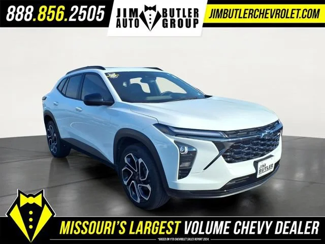 Used 2025 Summit White Chevrolet 2RS image 24