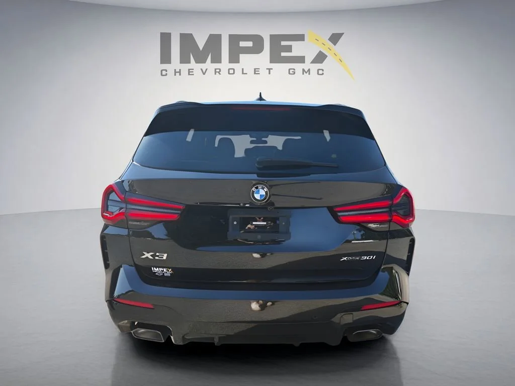Used 2023  BMW xDrive30i image 4
