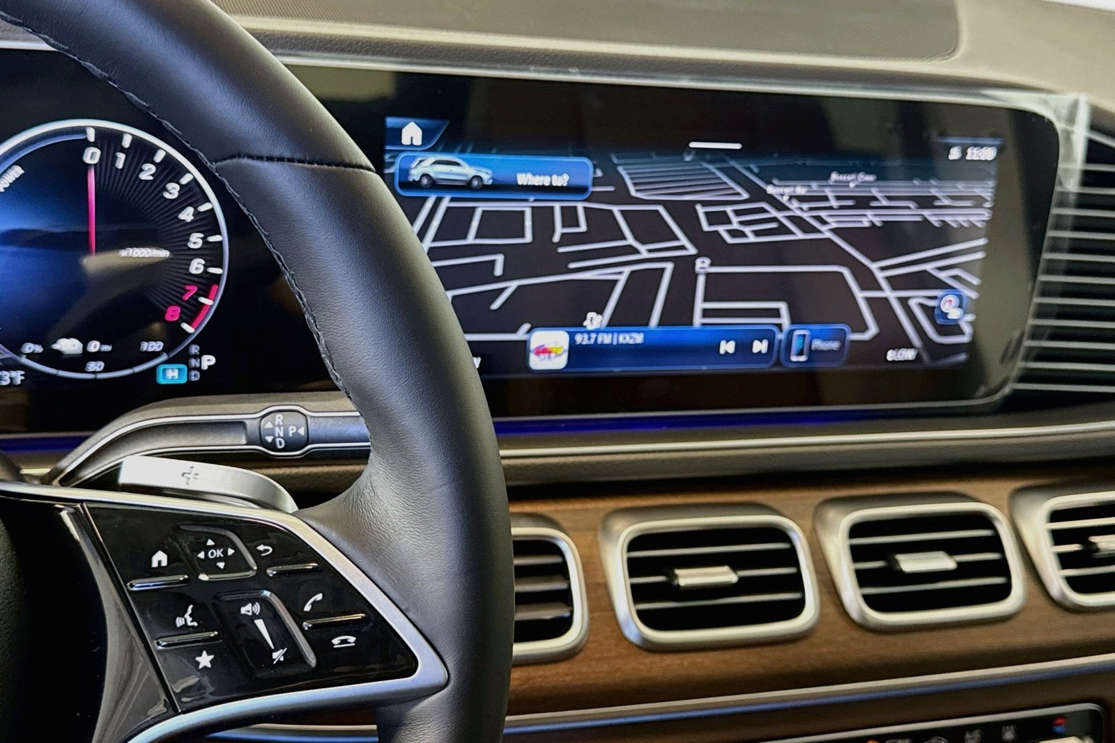 New 2026 Polar White Mercedes-Benz GLE 450e image 15