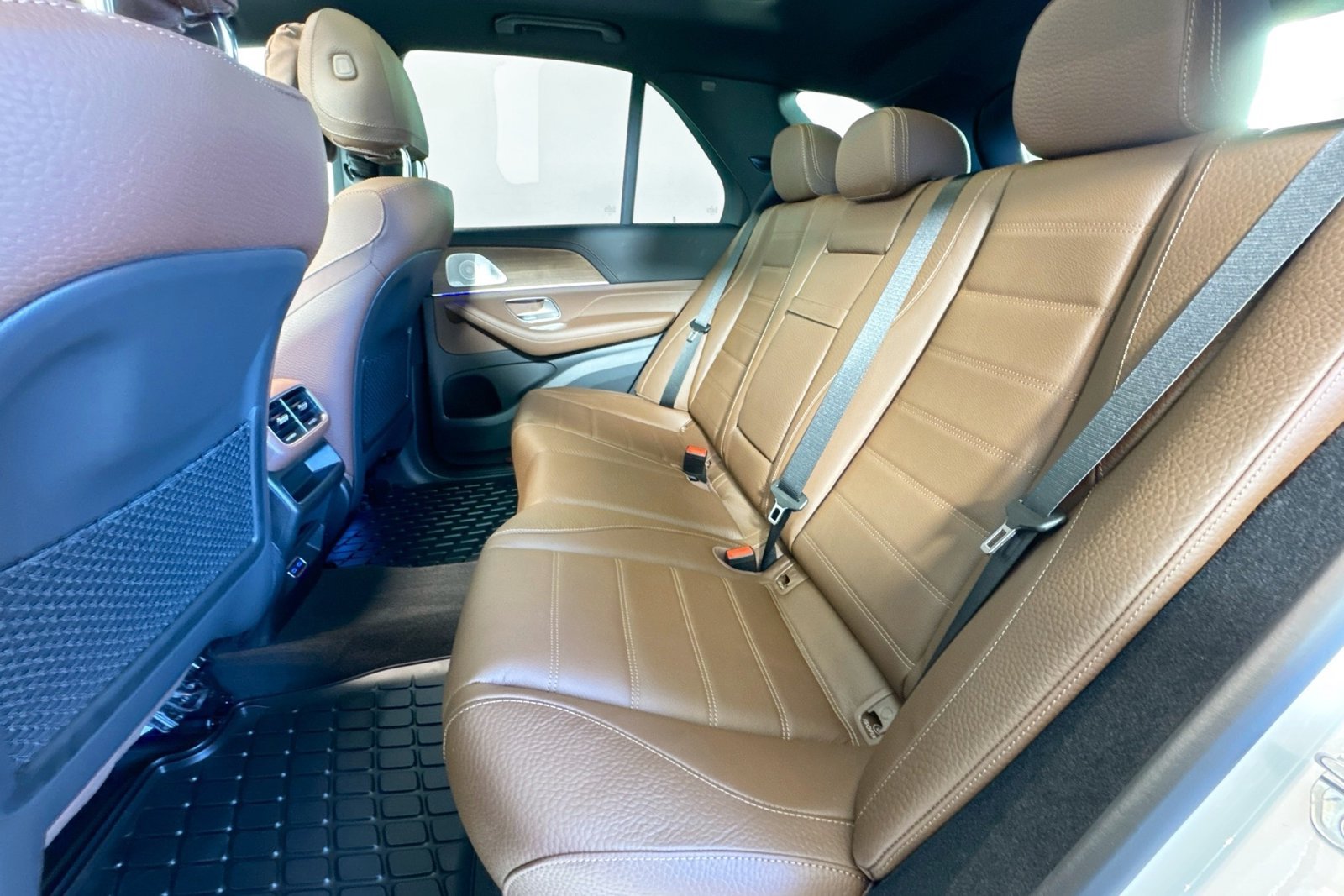 New 2026 MANUFAKTUR Moonlight White Metallic Mercedes-Benz GLE 450 image 22