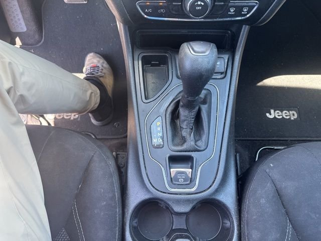 Used 2019 White Jeep Latitude image 6