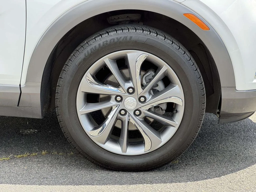 Used 2020 White Frost Buick Essence image 10
