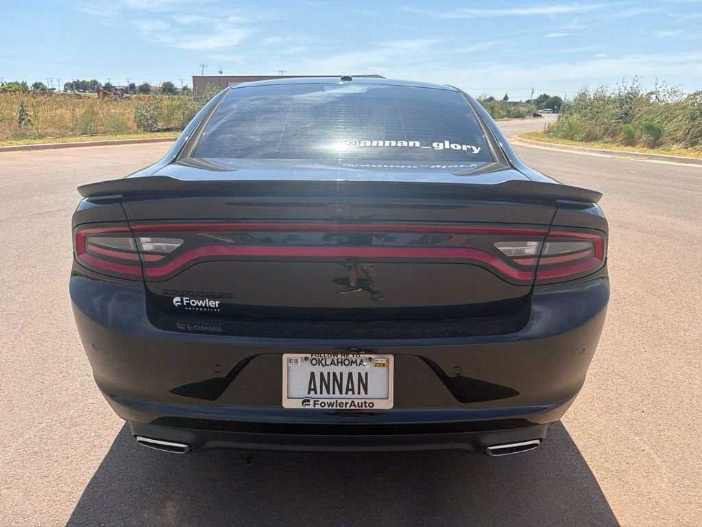 Used 2022 Pitch Black Clearcoat Dodge SXT image 9