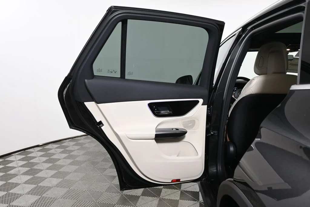 Used 2027 Gray Mercedes-Benz GLC 300 image 28