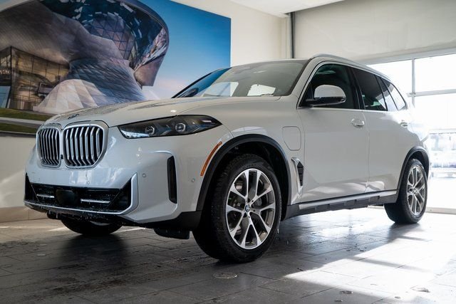 2026 BMW X5 xDrive50e's photo
