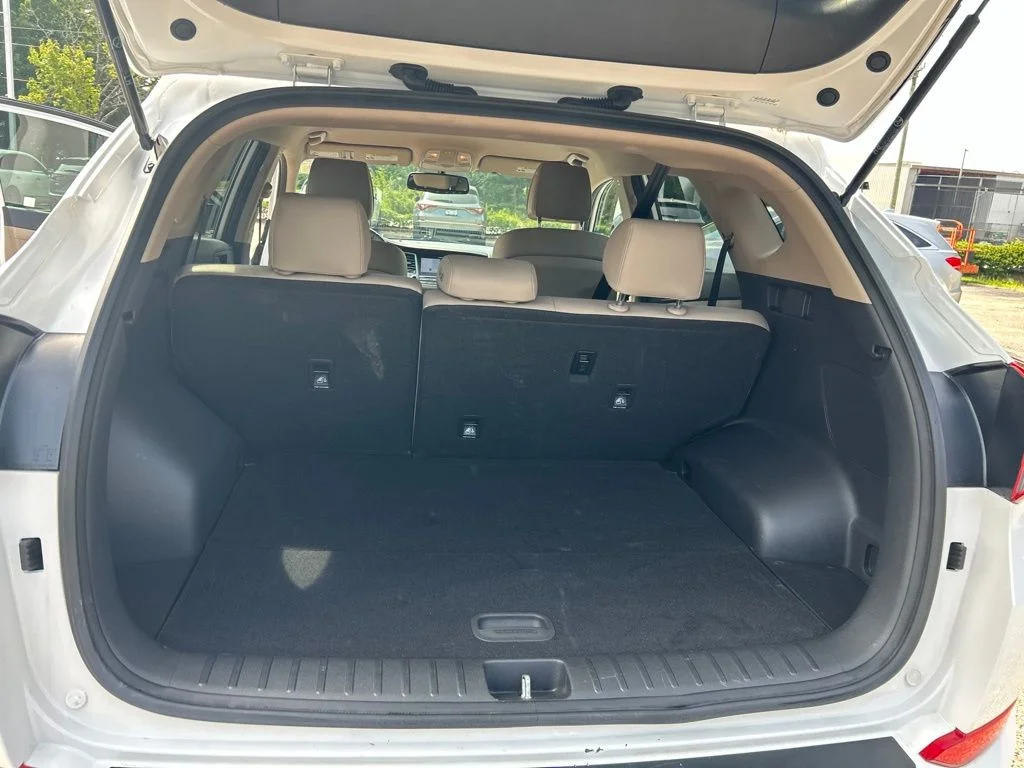 Used 2018 White Hyundai SEL Plus image 23