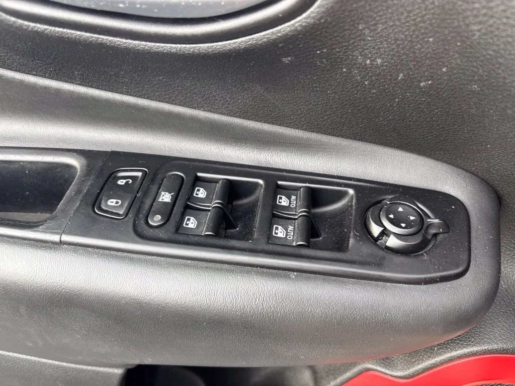 Used 2019 White Jeep Trailhawk image 16