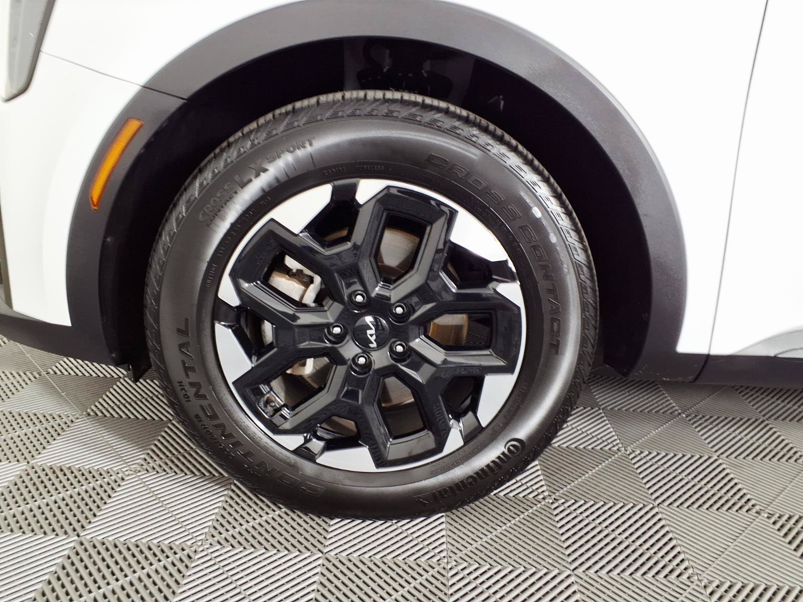 Used 2025 Glacial White Pearl Kia S image 7