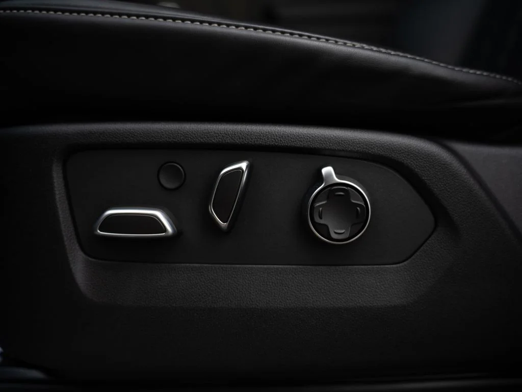 Used 2023 Silver Cadillac V-Series image 21