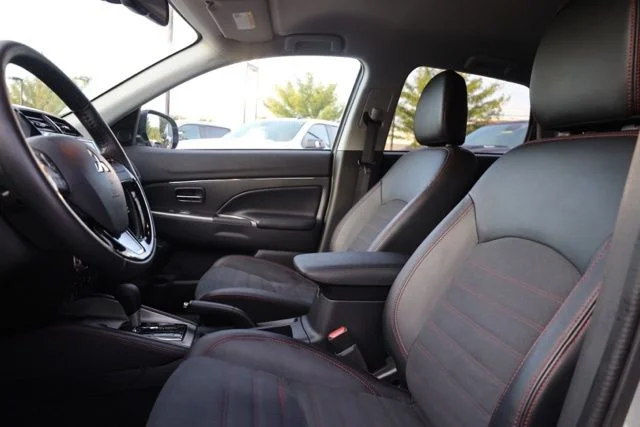 Used 2025 Silver Mitsubishi 2.0 SE image 16