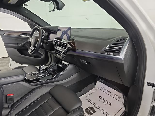 Used 2022 White BMW xDrive30i image 19