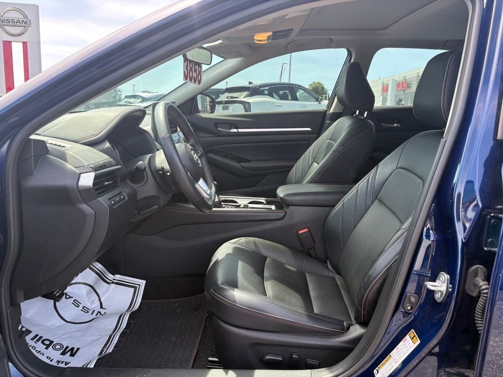 Used 2024 Blue Nissan 2.5 SR image 9
