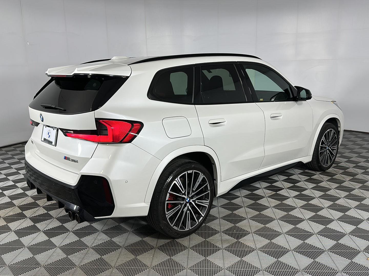 Used 2024 Mineral White Metallic BMW M35i image 27