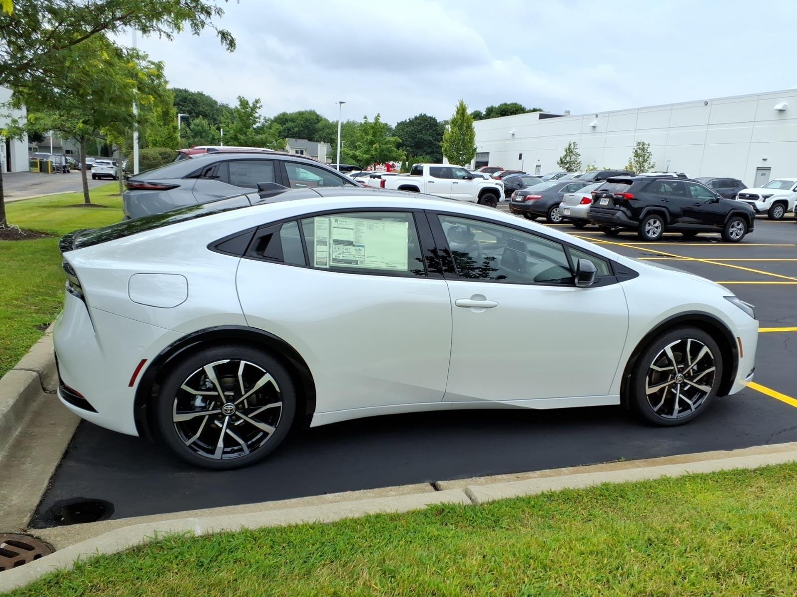 2026 Toyota Prius Plug-in Hybrid XSE Premium - Photo 8
