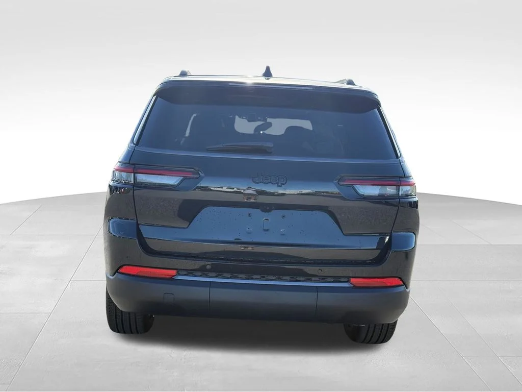 New 2026 Diamond Black Crystal Pearl-Coat Exterior Paint Jeep Limited image 27