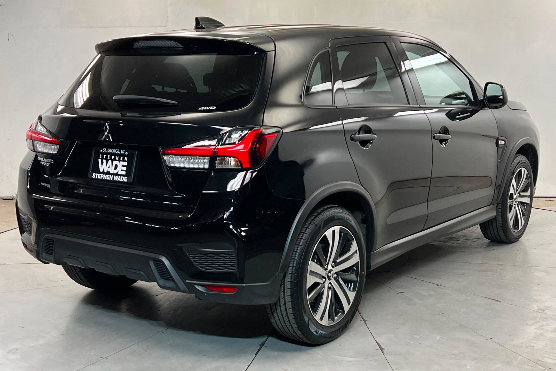 Used 2025 Silver Mitsubishi 2.0 ES image 6