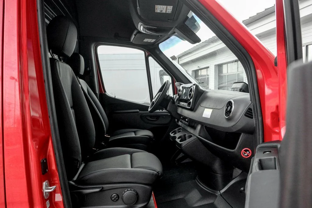 Used 2026 Jupiter Red Mercedes-Benz Cargo 170 WB image 18