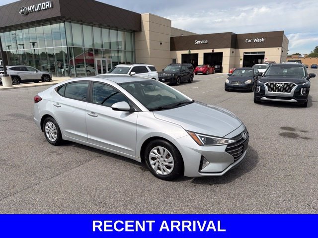 Used 2019 Silver Hyundai SE image 25