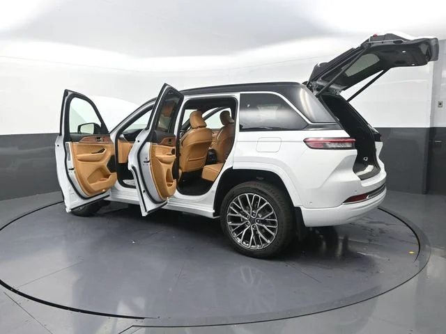 New 2026 Bright White Clear-Coat Exterior Paint Jeep Summit image 35