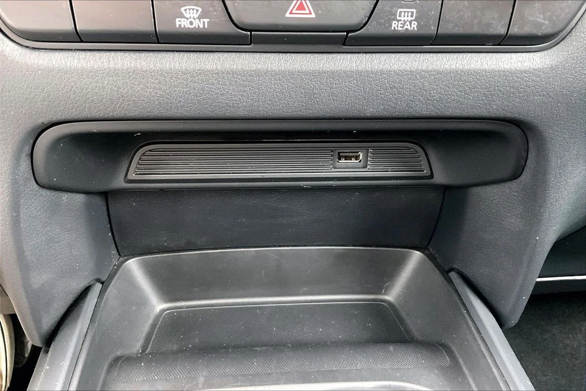 Used 2021  Mazda Select image 16