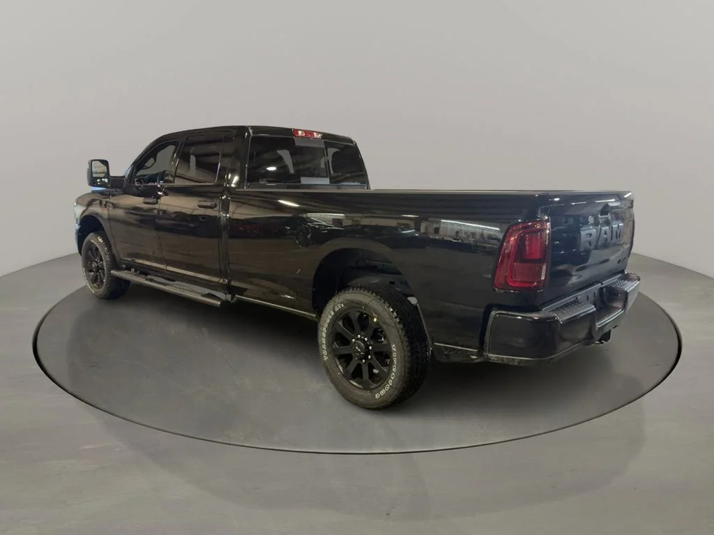 New 2026 Diamond Black Crystal Pearl-Coat Exterior Paint RAM Tradesman image 5