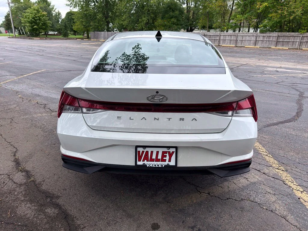 Used 2021 Gray Hyundai SEL image 10