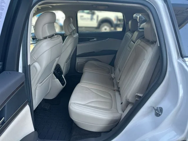 Used 2016 White Lincoln Reserve image 24
