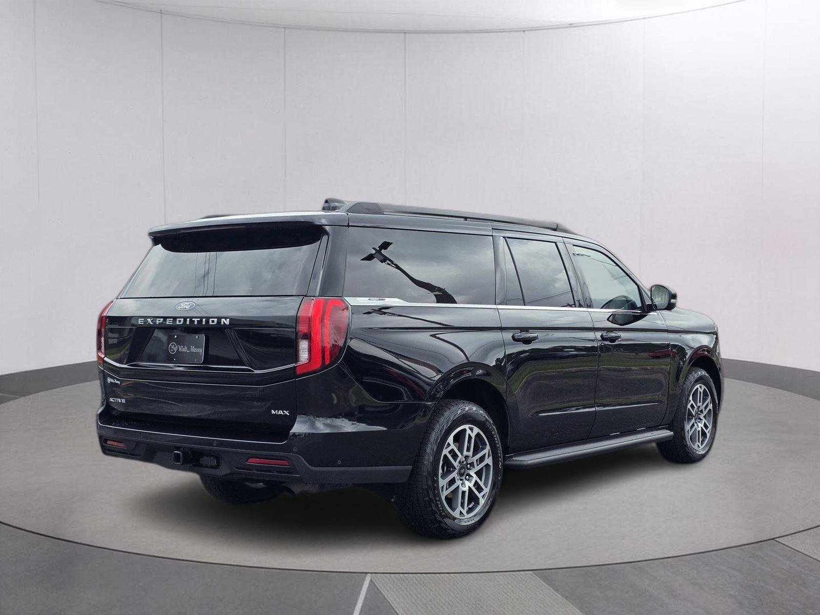 Used 2025 Agate Black Ford Active image 5