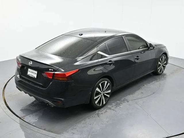 Used 2019 Super Black Nissan 2.5 SR image 23