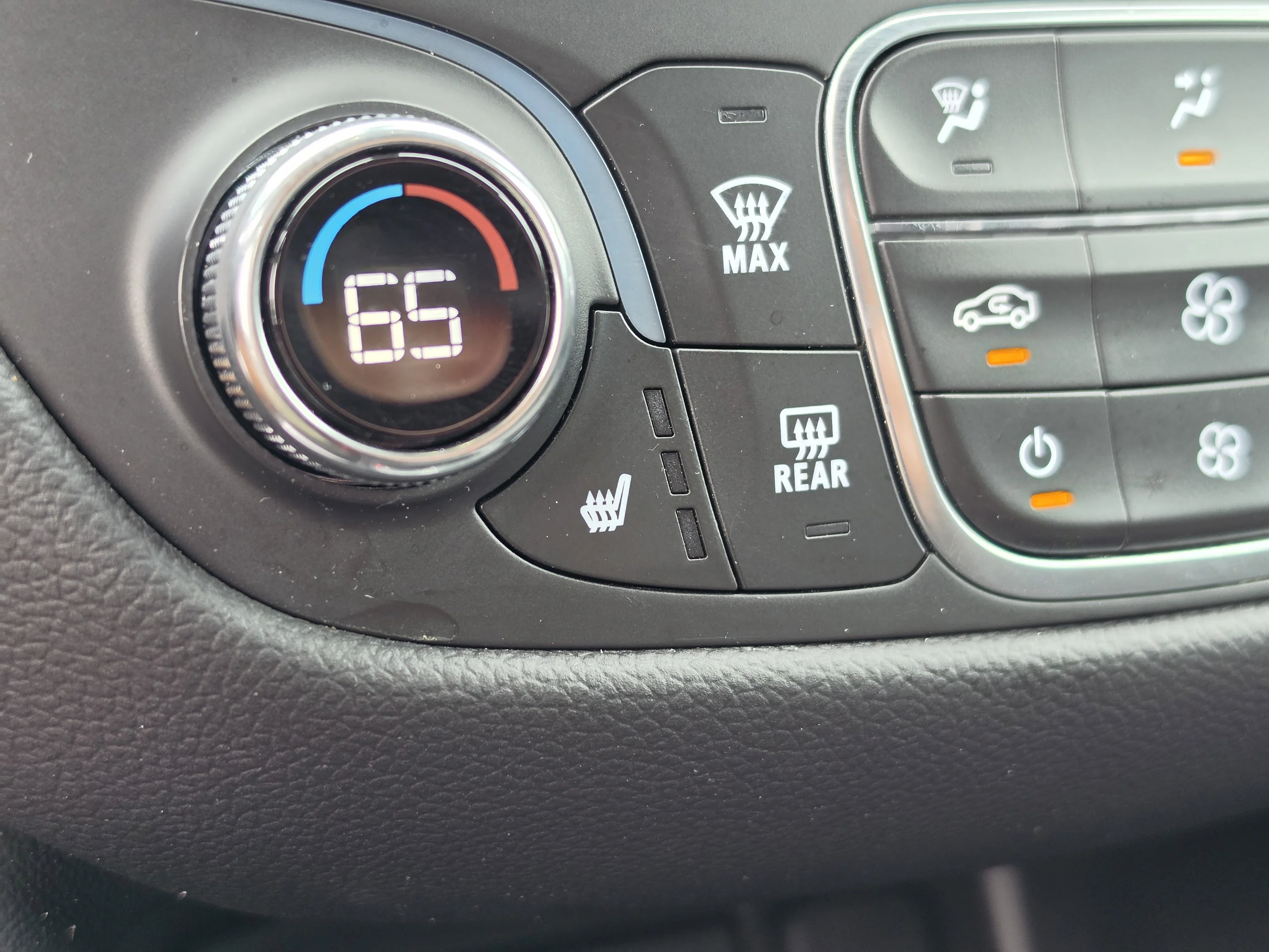 Used 2024 Summit White Chevrolet LT image 27