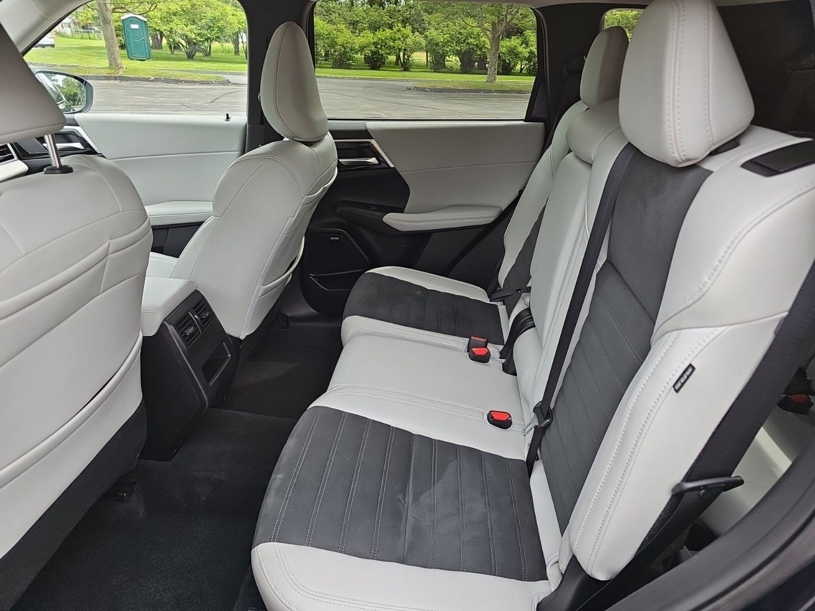 Used 2025 Silver Mitsubishi SE image 16