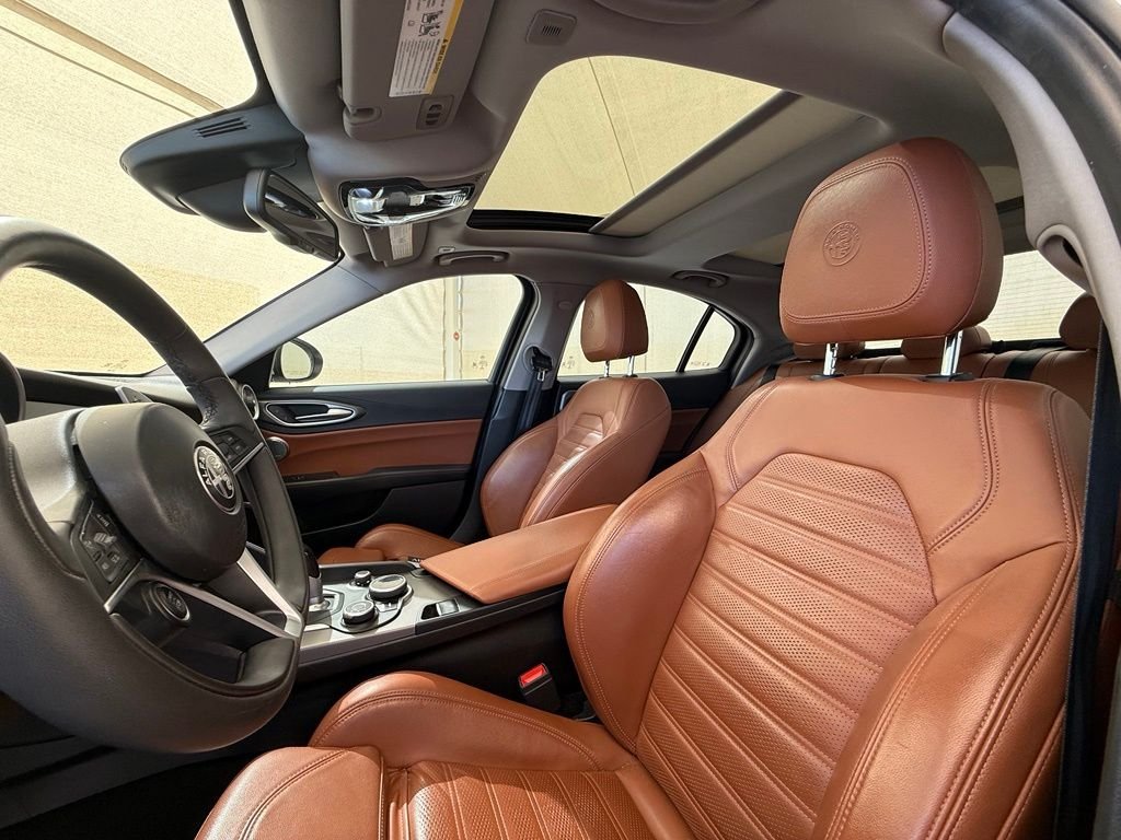 Used 2019 White Alfa Romeo Ti Sport image 17