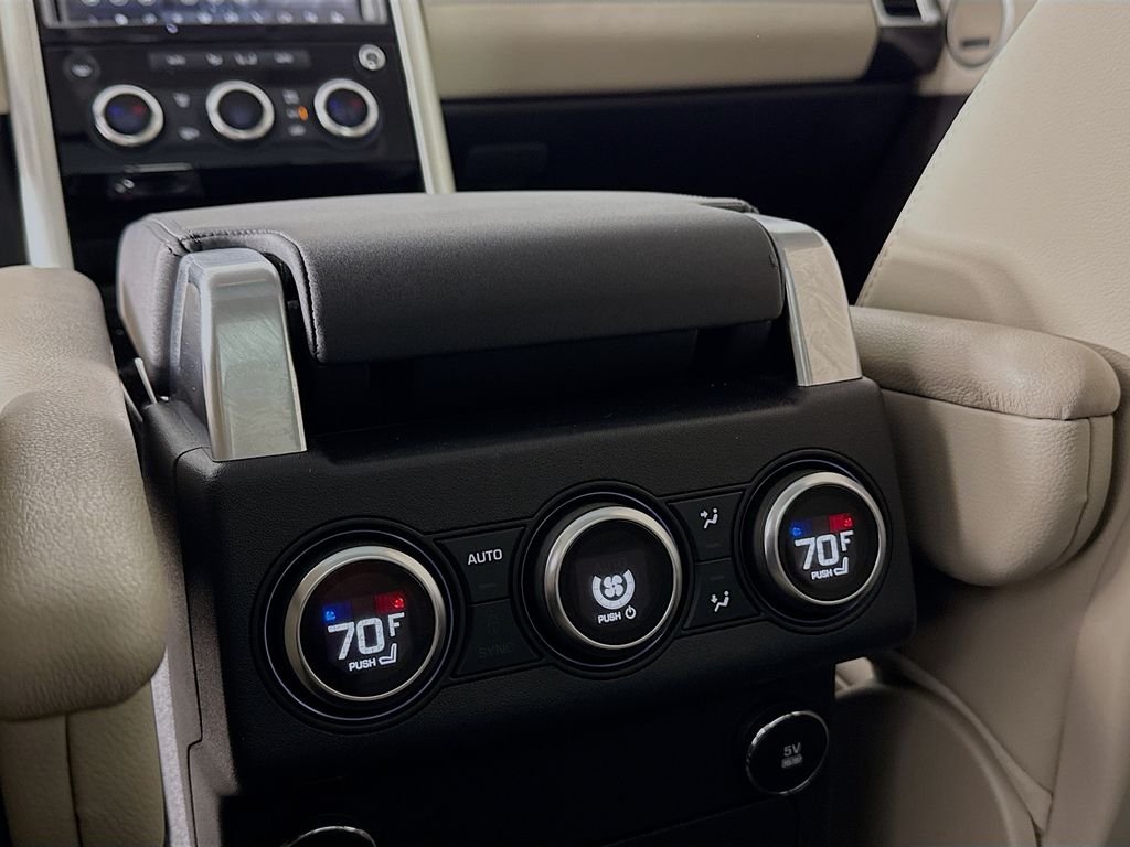 Used 2018 White Land Rover HSE image 27