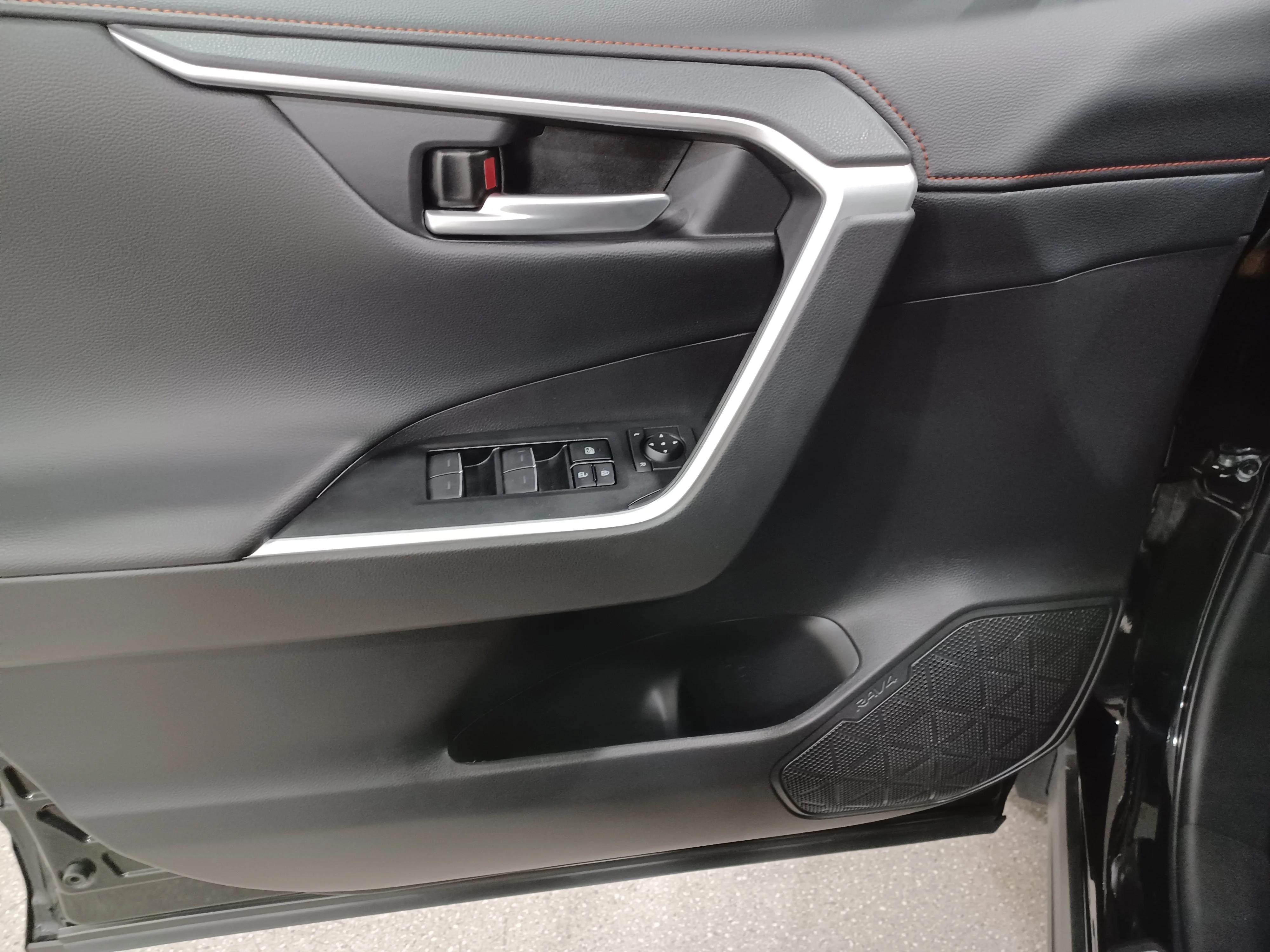 Certified Used 2025 Midnight Black Metallic Toyota Trail AWD*Adaptive Cruise | Htd Leather | Sunroof | Htd Wheel | Lane Keep Assist | Blind Spot Detect image 8