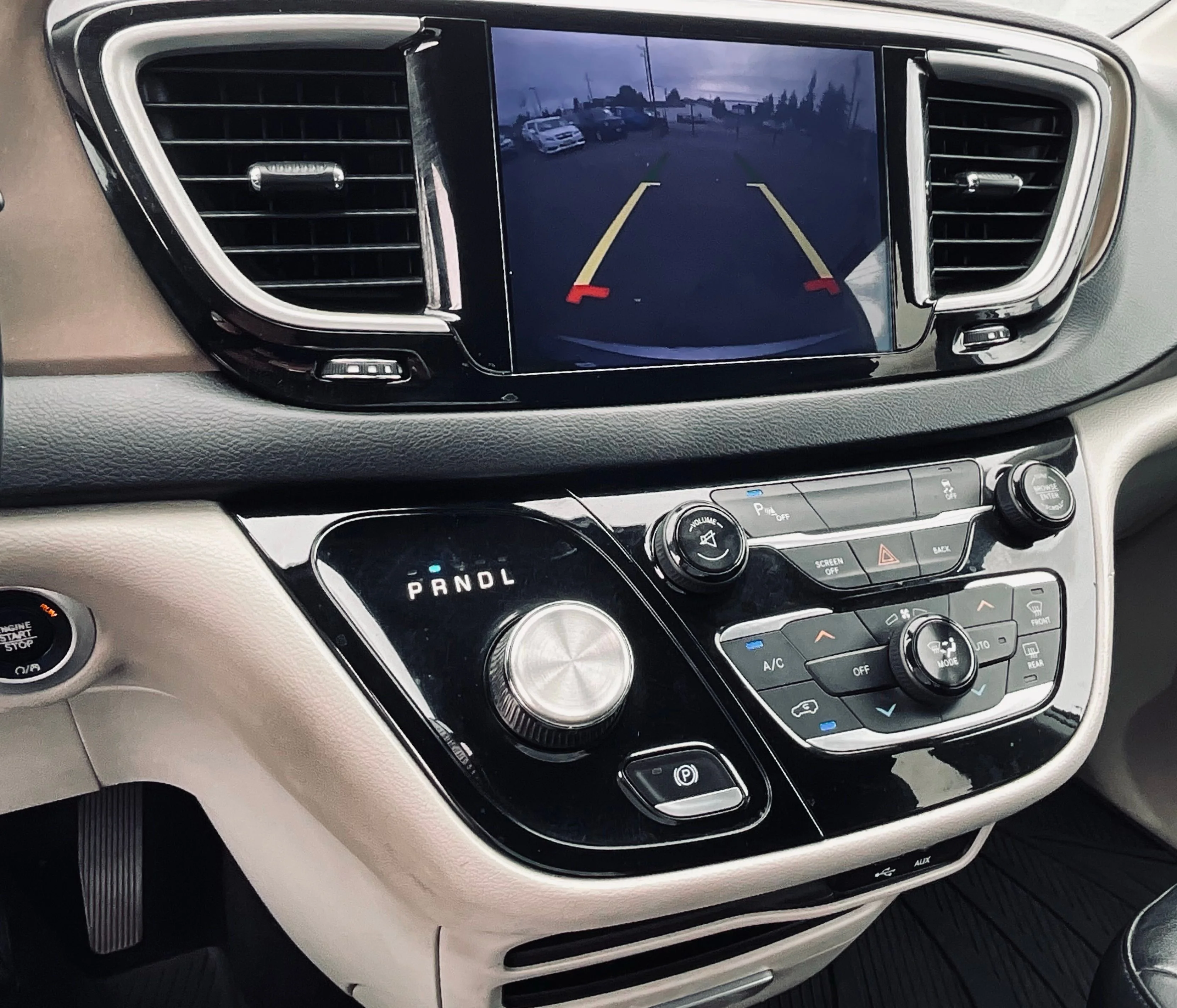 Used 2017 Silver Chrysler Touring L image 19