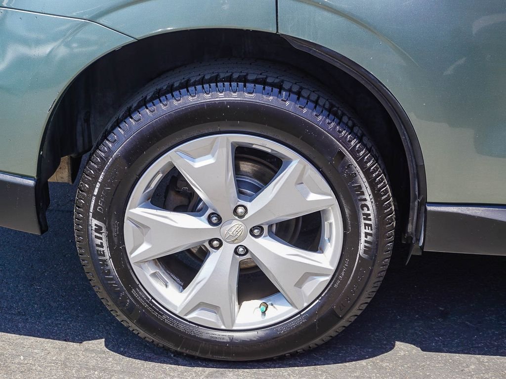 Used 2014 Green Subaru 2.5i Limited image 9
