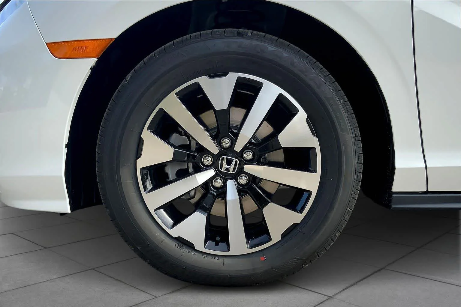 New 2026 Platinum White Pearl Honda EX-L image 11