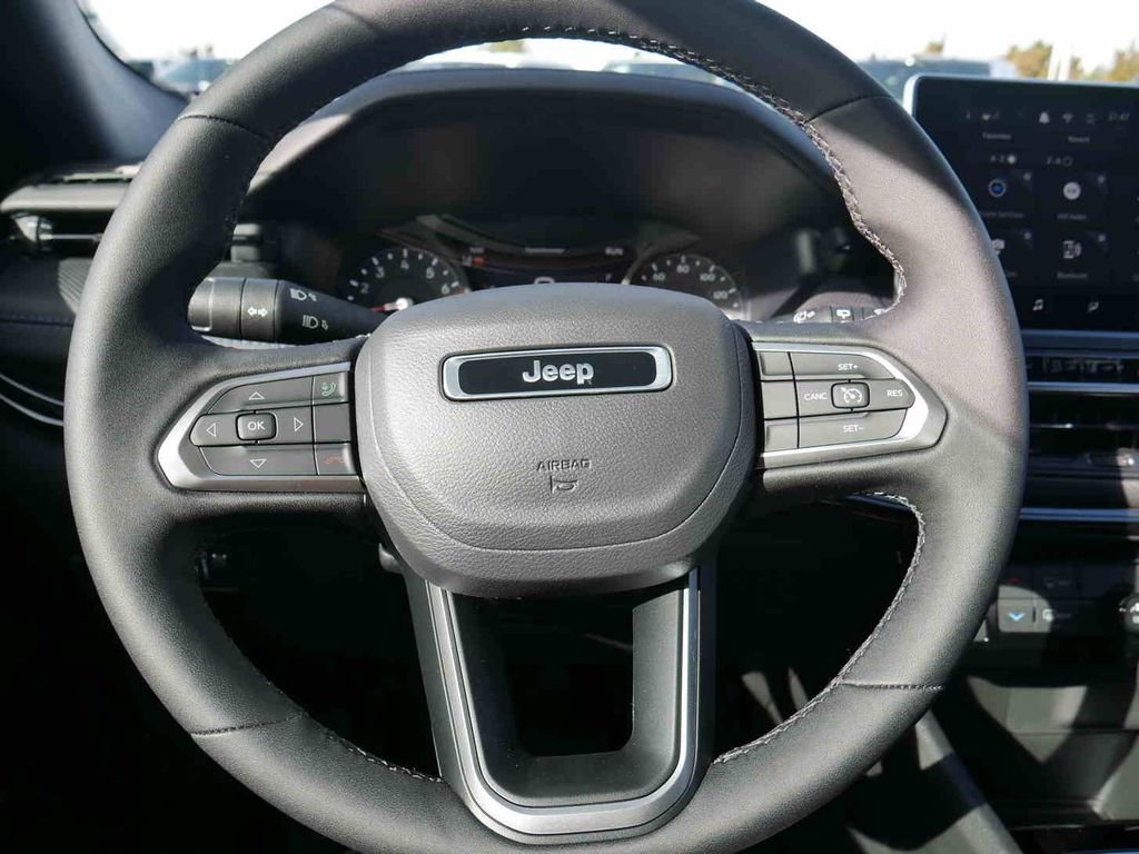 New 2026 Red Hot Pearlcoat Jeep Latitude image 37