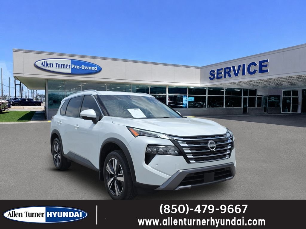 Used 2024 Everest White Pearl Nissan SL image 1